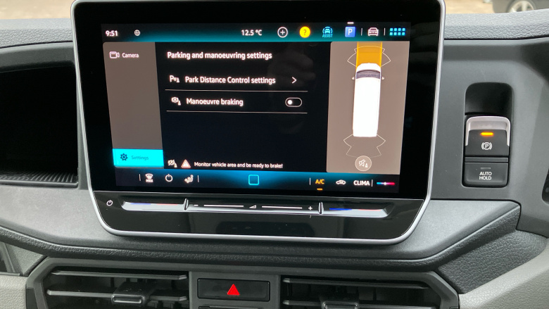 Volkswagen Crafter Cr35 Mwb Diesel Fwd 2.0 TDI 140PS Commerce Plus Low Roof Van